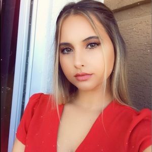 Meet your Posher, Edona